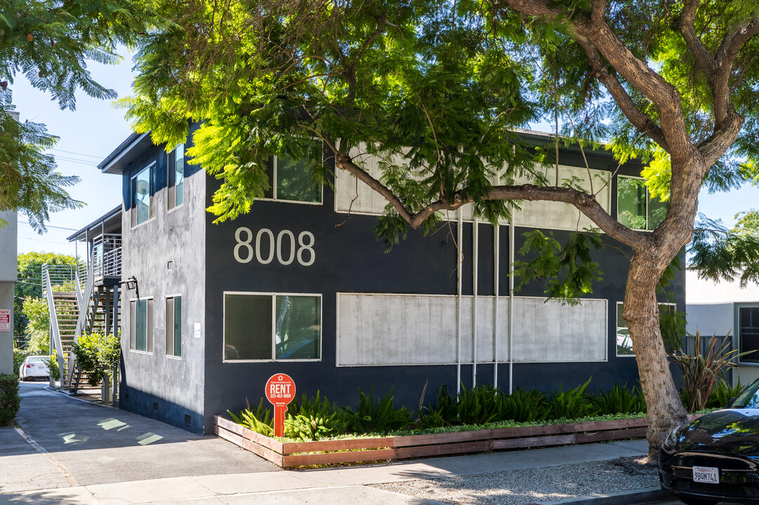 8008 Norton Ave in West Hollywood, CA - Foto de edificio