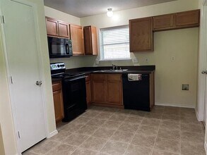 421 Bretts Way in Burleson, TX - Building Photo - Building Photo