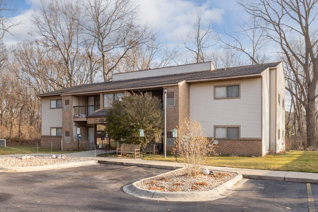 Pine Creek Apartments in Holland, MI - Building Photo