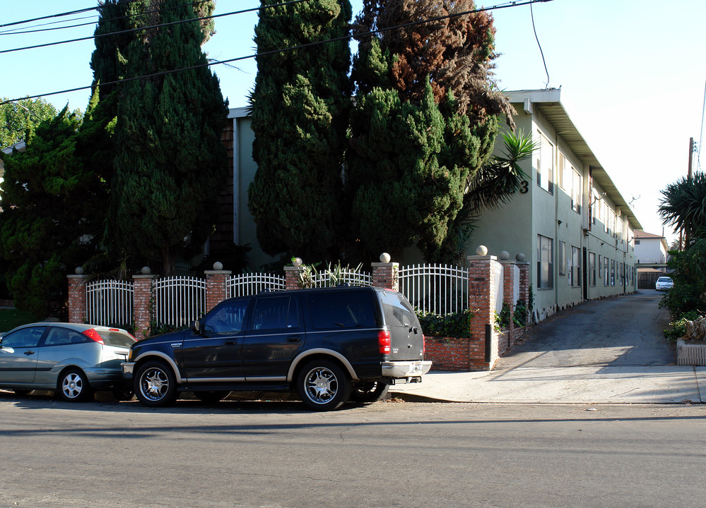 833 Victor Ave in Inglewood, CA - Building Photo