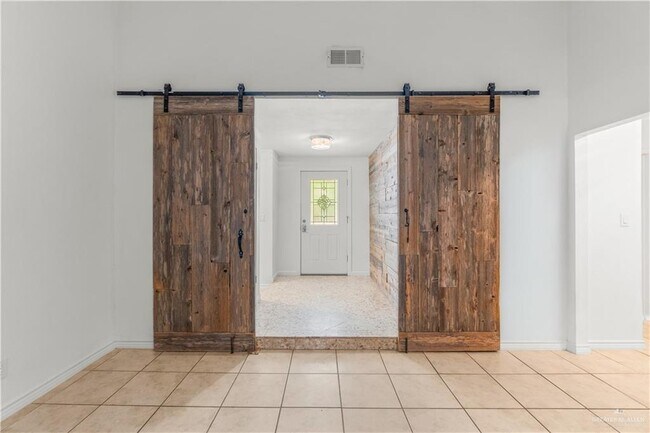 41 Palm Valley Dr E in Palm Valley, TX - Building Photo - Building Photo