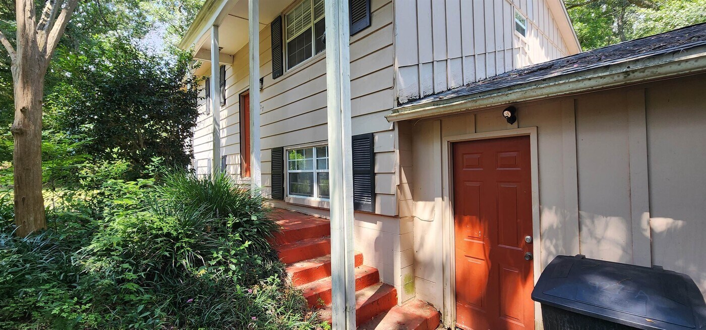 927 Hawthorne St in Tallahassee, FL - Building Photo