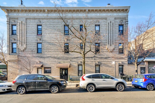 615 Woodward Ave in Ridgewood, NY - Building Photo - Building Photo