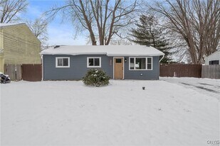 7891 Areopagitica Ave in Bridgeport, NY - Building Photo