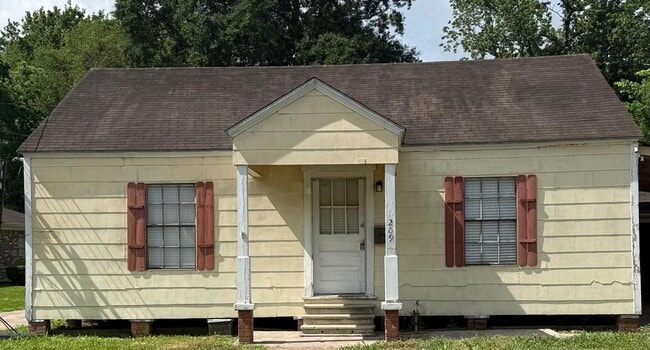 property at 209 N 22nd St