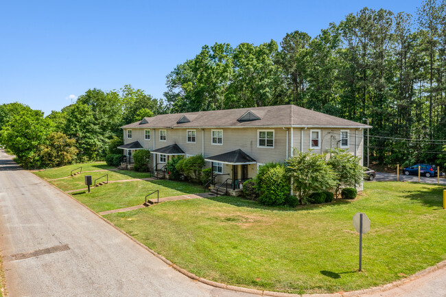 Oakwood Apartments in Opelika, AL - Building Photo - Building Photo