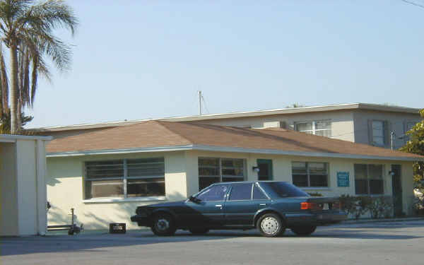 2307 Bay Blvd in Indian Rocks Beach, FL - Building Photo - Building Photo