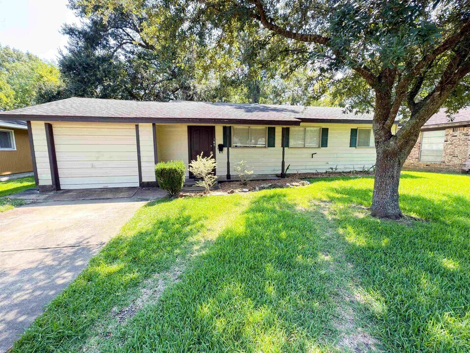165 Smelker Ave in Beaumont, TX - Building Photo