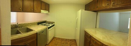 3033 Hollycrest Dr, Unit #3 in Los Angeles, CA - Building Photo - Building Photo