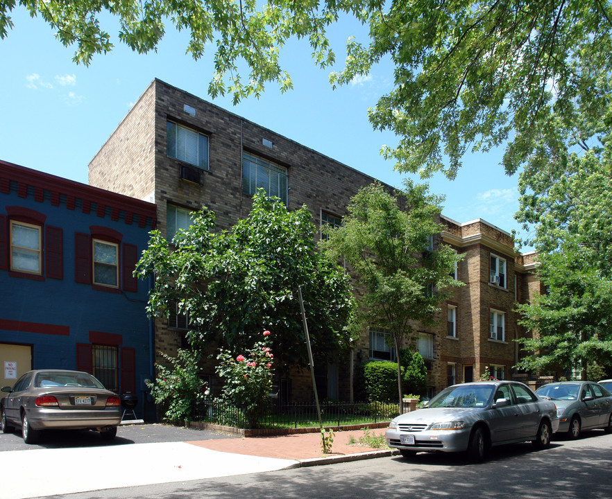 319 3rd St SE in Washington, DC - Building Photo