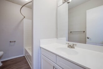 Chimneys of Greenville in Taylors, SC - Foto de edificio - Building Photo