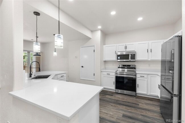 14700 E 104th Ave in Commerce City, CO - Foto de edificio - Building Photo