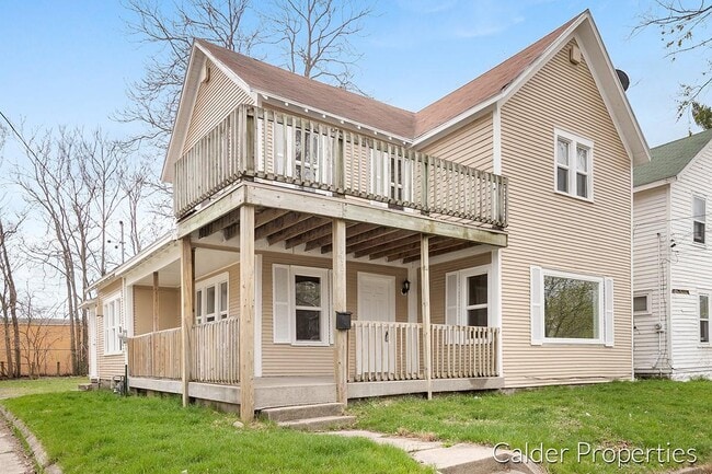 112 Caledonia St NE in Grand Rapids, MI - Building Photo - Building Photo