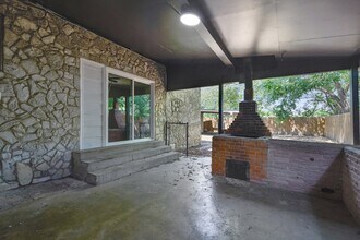 2215 Hays St in San Antonio, TX - Building Photo - Building Photo