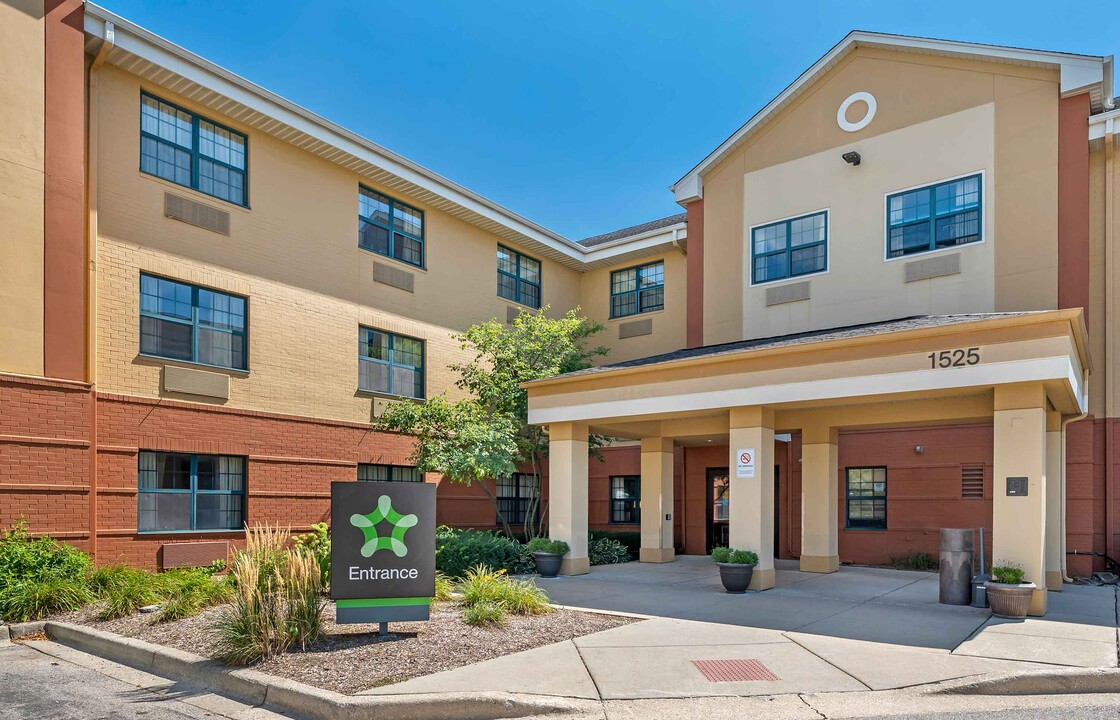 Furnished Studio - Buffalo Grove in Buffalo Grove, IL - Foto de edificio