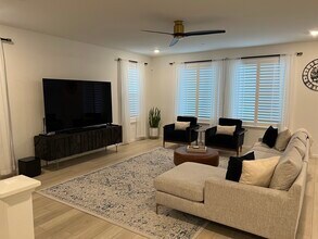 217 Brush Creek Dr in Brentwood, CA - Building Photo - Building Photo