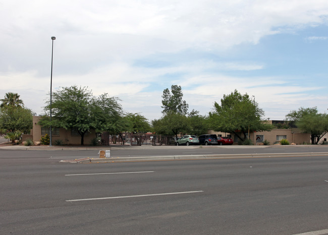 Miracle Square in Tucson, AZ - Building Photo - Building Photo