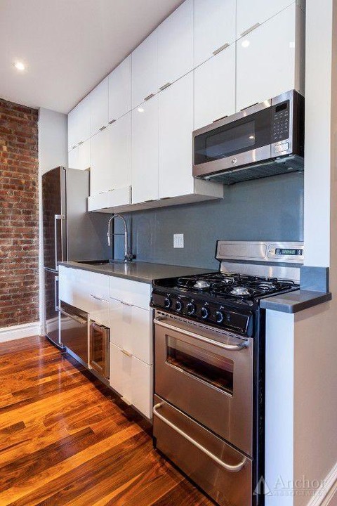 410 E 13th St in New York, NY - Building Photo