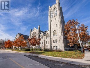 384 Sunnyside Ave in Toronto, ON - Building Photo - Building Photo