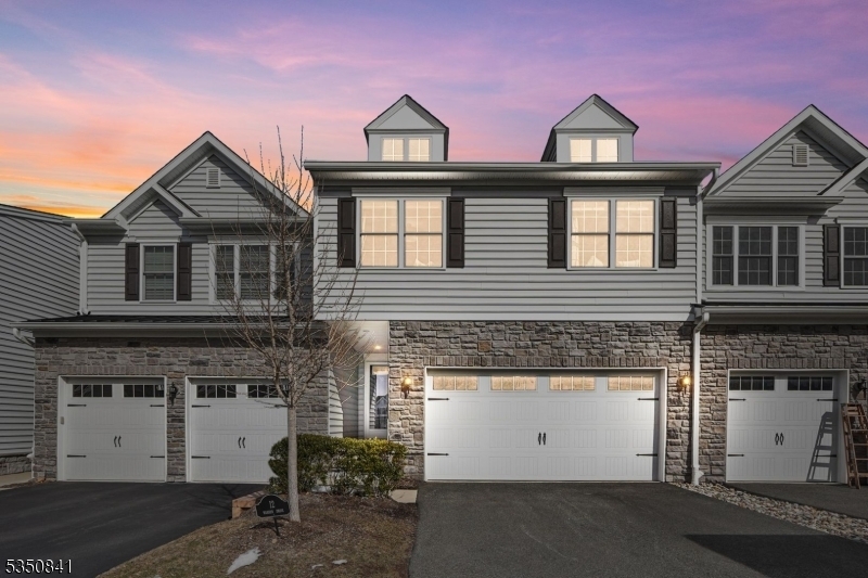 12 Warren Dr in Morristown, NJ - Building Photo