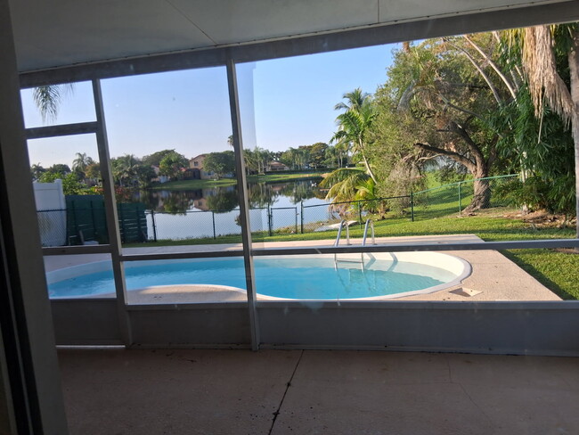 19250 NW 22nd St in Pembroke Pines, FL - Building Photo - Building Photo