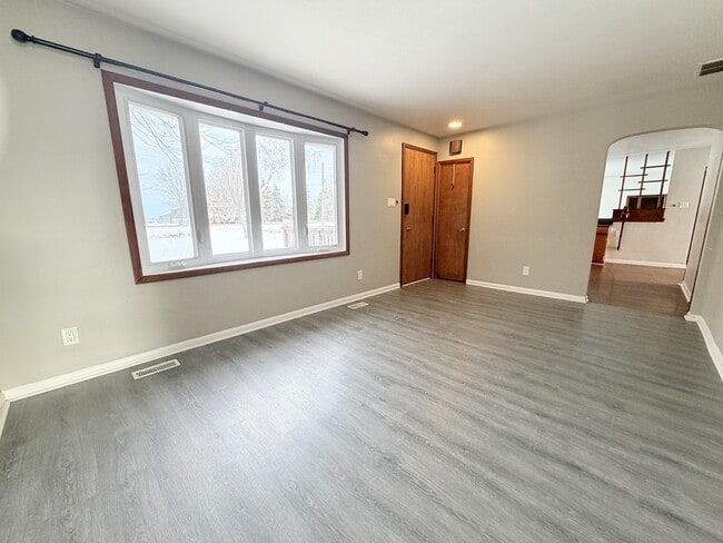 2139 London Line in Sarnia, ON - Building Photo - Building Photo