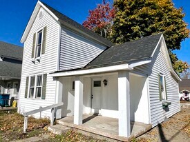 231 E South C St in Gas City, IN - Building Photo