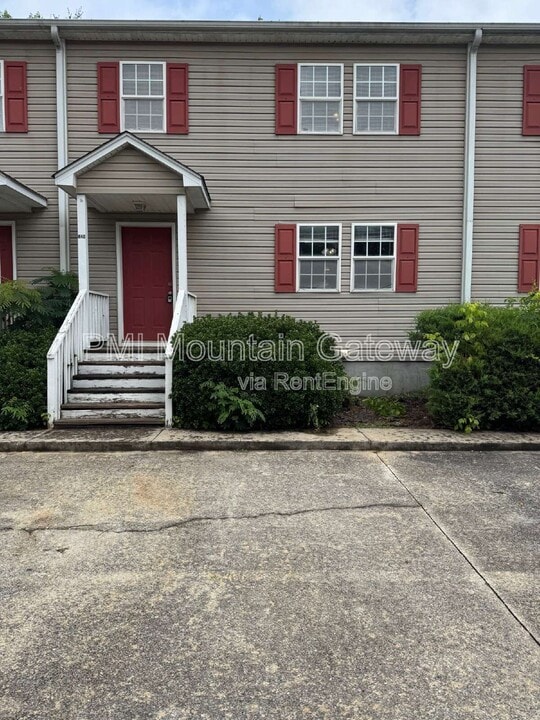 44 Cardinal Ct in Cleveland, GA - Building Photo