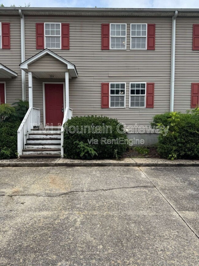 property at 44 Cardinal Ct