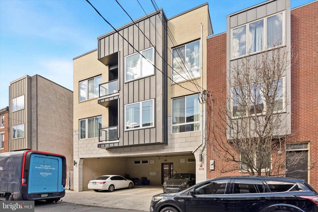 1205 Mt Vernon St in Philadelphia, PA - Building Photo