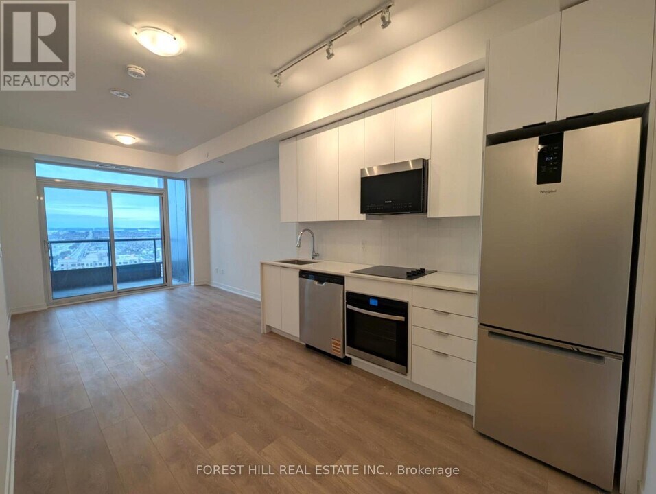 498 Caldari Rd in Vaughan, ON - Building Photo