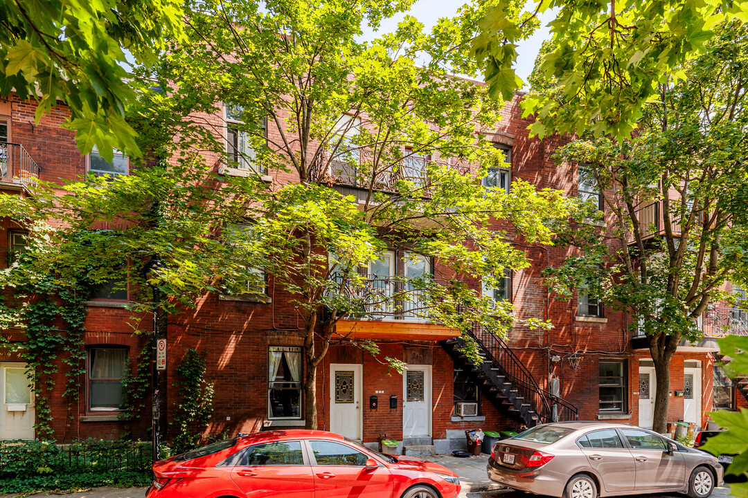 939 Saint-Philippe Rue in Montréal, QC - Building Photo