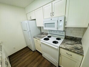 245 Beaver Kreek Center in North Liberty, IA - Building Photo - Building Photo