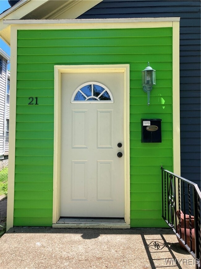property at 21 College St