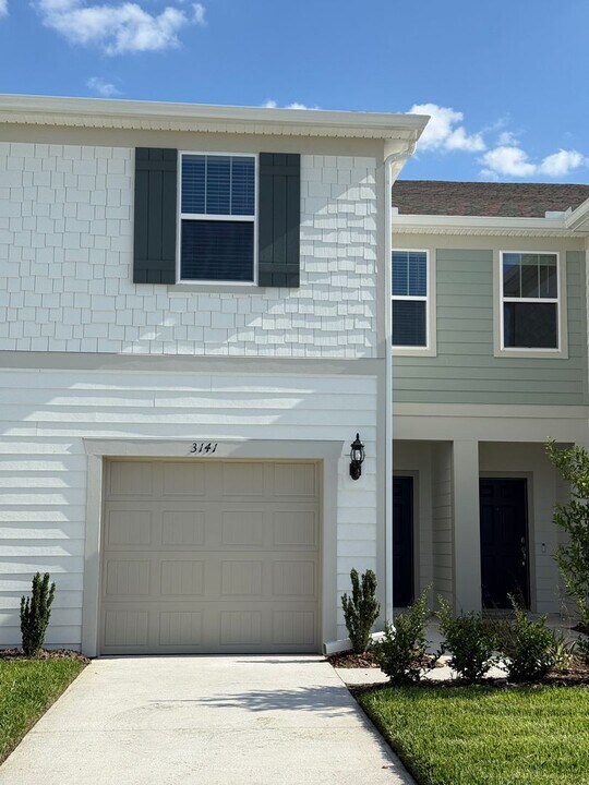 3141 Emerald Acrs Ln in Sanford, FL - Foto de edificio