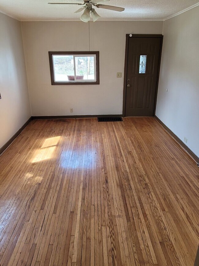 916 Madison Ave in Kewanee, IL - Building Photo - Building Photo