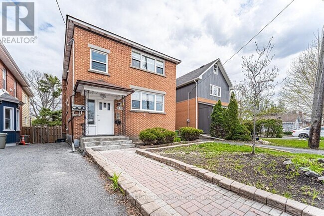 679 Roosevelt Ave in Ottawa, ON - Building Photo - Building Photo