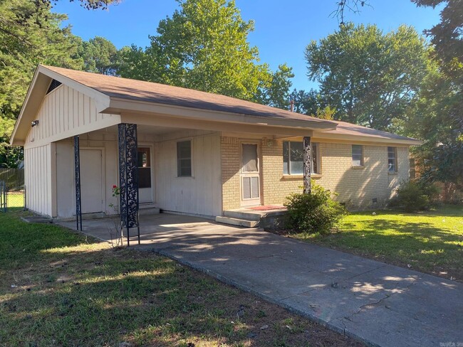 1526 Rebel Dr in Jacksonville, AR - Building Photo - Building Photo