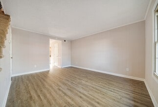 930 S Water Ave, Unit 5 in Gallatin, TN - Building Photo - Building Photo