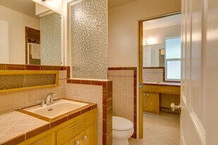 9720 SE 41st St in Mercer Island, WA - Building Photo