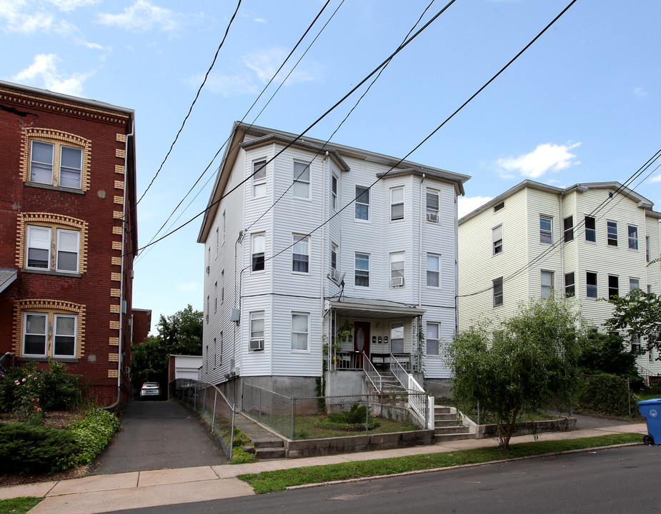 162 Grove St in New Britain, CT - Building Photo