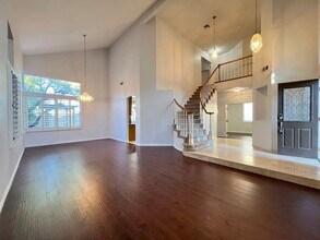 2054 Majestic Peak Dr in Henderson, NV - Building Photo - Building Photo