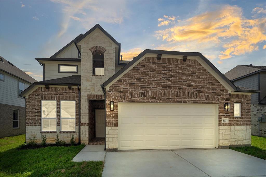 333 Spruce Oak Ln in Waller, TX - Building Photo