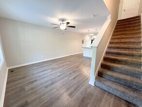 2073 N Ford St-Unit -D in Clarksville, TN - Foto de edificio - Building Photo