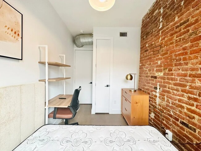Furnished room/NOT APARTMENT, Unit 2A in Brooklyn, NY - Building Photo - Building Photo