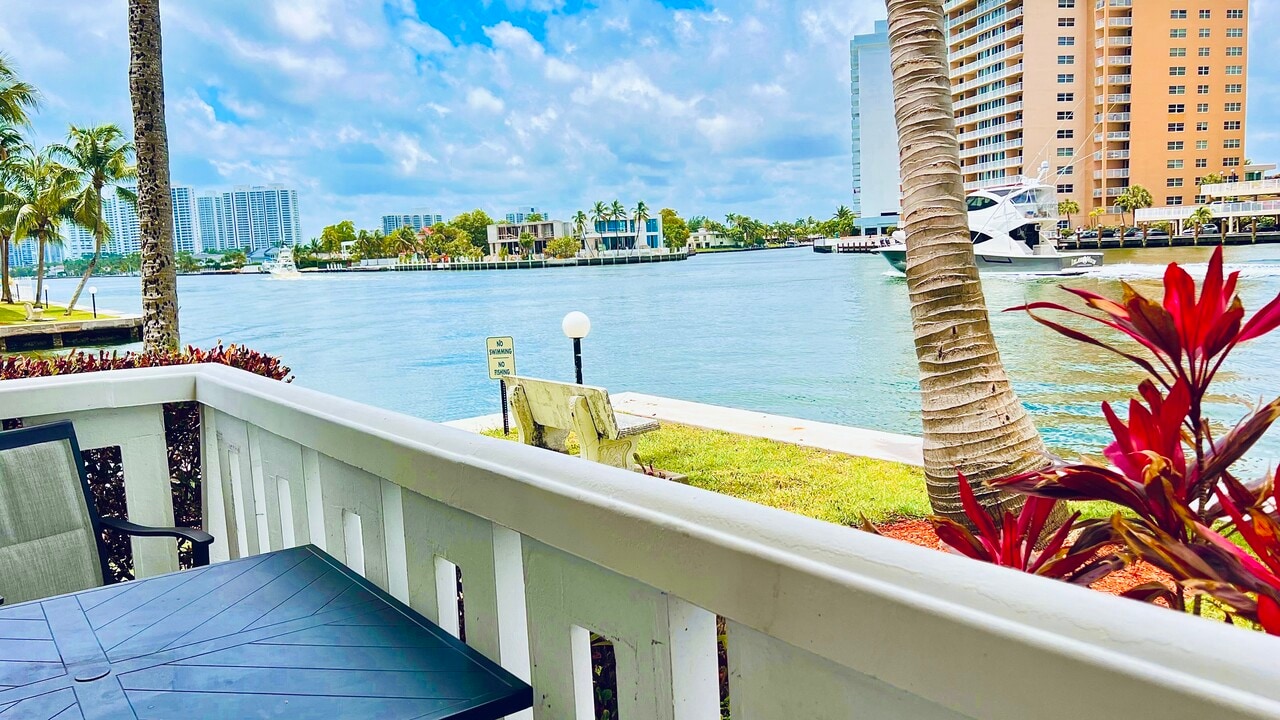 1889 S Ocean Dr, Unit 111 in Hallandale Beach, FL - Building Photo