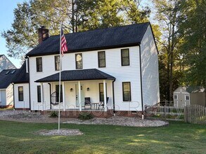 7949 Flag Tail Dr in Midlothian, VA - Building Photo - Building Photo
