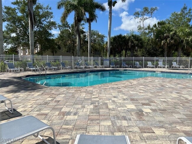 1405 Tiffany Ln in Naples, FL - Foto de edificio - Building Photo