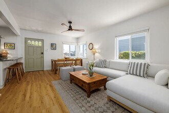3840 Carlsbad Blvd in Carlsbad, CA - Building Photo - Building Photo