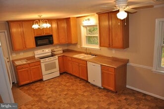 2703 Indian Run Rd in Amissville, VA - Building Photo - Building Photo